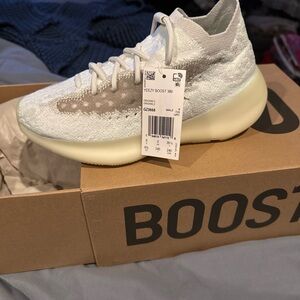 Yeezy Boost 380 calcite glow youth size 6.5 Brand new